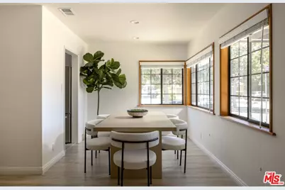 18424 Domino St, Tarzana, CA 91335 - Photo 5
