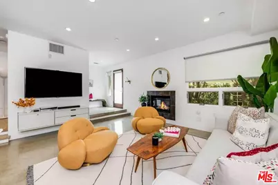811 19th St #3, Santa Monica, CA 90403 - Photo 3
