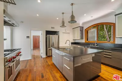 11159 La Maida St, Los Angeles, CA 91601 - Photo 13