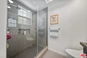 10630 Eastborne Ave, Los Angeles, CA 90024 - Photo 19