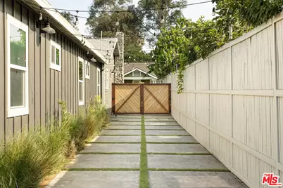3342 W 27th St, Los Angeles, CA 90018 - Photo 37