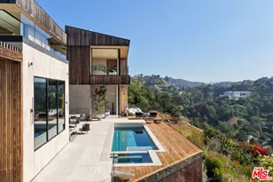 10733 Stradella Ct, Los Angeles, CA 90077 - Photo 17