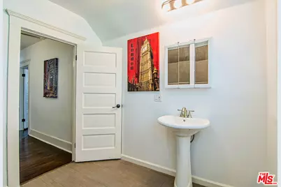 2223 Raymond Ave, Los Angeles, CA 90007 - Photo 17
