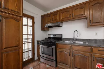 2646 Kenwood Ave, Los Angeles, CA 90007 - Photo 9