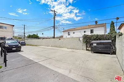 837 W 85th St, Los Angeles, CA 90044 - Photo 11