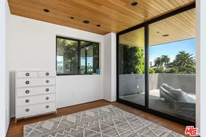 303 Windward Ave, Venice, CA 90291 - Photo 17