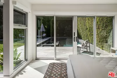 10481 Lindbrook Dr, Los Angeles, CA 90024 - Photo 27