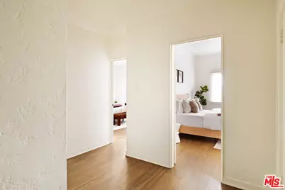 857 S Curson Ave, Los Angeles, CA 90036 - Photo 29