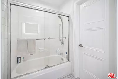 7714 Via Sorrento #22, Burbank, CA 91504 - Photo 23
