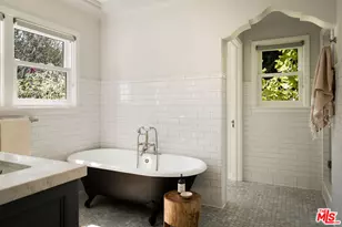 1654 Stearns Dr, Los Angeles, CA 90035 - Photo 23
