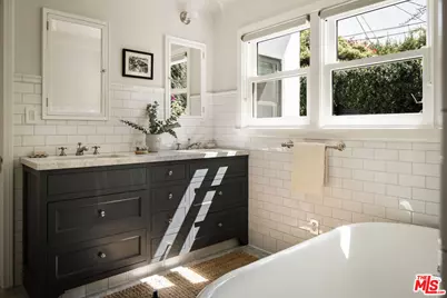 1654 Stearns Dr, Los Angeles, CA 90035 - Photo 25
