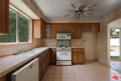 6437 Penfield Ave, Los Angeles, CA 91367 - Photo 13