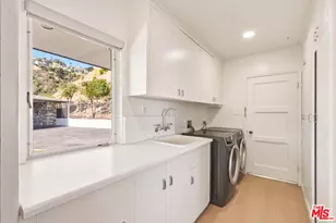1682 Larco Way, Glendale, CA 91202 - Photo 21