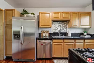 10600 Eastborne Ave #9, Los Angeles, CA 90024 - Photo 3