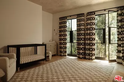 2331 Chislehurst Dr, Los Angeles, CA 90027 - Photo 21
