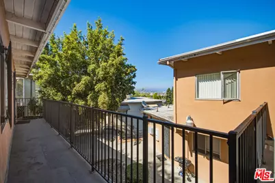 3815 Don Tomaso Dr, Los Angeles, CA 90008 - Photo 7