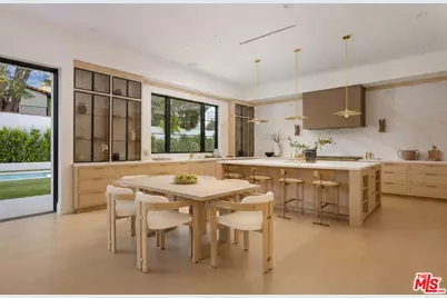 12041 Coyne St, Los Angeles, CA 90049 - Photo 11