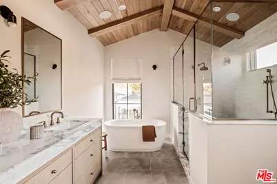 11621 Hesby St, Valley Village, CA 91601 - Photo 19