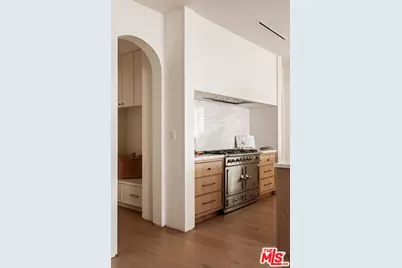 11621 Hesby St, Valley Village, CA 91601 - Photo 5