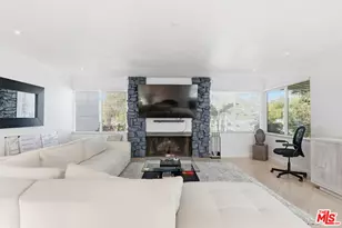 18202 Lake Encino Dr, Encino, CA 91316 - Photo 7
