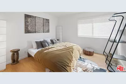 18202 Lake Encino Dr, Encino, CA 91316 - Photo 15