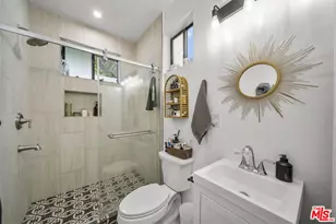 6295 Ivarene Ave, Los Angeles, CA 90068 - Photo 25