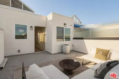 18 Voyage St, Marina del Rey, CA 90292 - Photo 29
