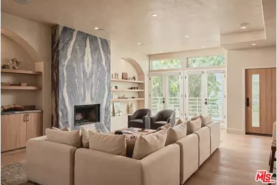 18 Voyage St, Marina del Rey, CA 90292 - Photo 17
