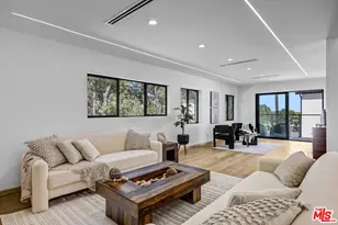 11404 Biona Dr, Los Angeles, CA 90066 - Photo 23