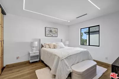 11404 Biona Dr, Los Angeles, CA 90066 - Photo 29
