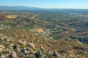 22682 La Quilla Dr, Chatsworth, CA 91311 - Photo 17