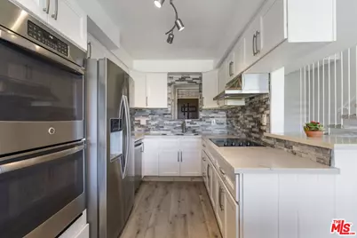 4749 Don Ricardo Dr, Los Angeles, CA 90008 - Photo 7