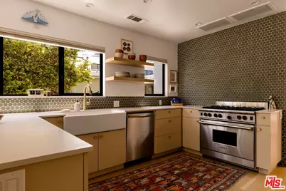 2013 Walnut Ave, Los Angeles, CA 90291 - Photo 9