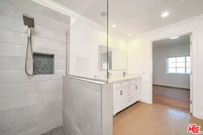 944 S Serrano Ave #301, Los Angeles, CA 90006 - Photo 17