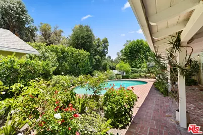 16011 Meadowcrest Rd, Los Angeles, CA 91403 - Photo 19
