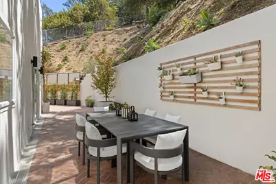 3750 Arbolada Rd, Los Angeles, CA 90027 - Photo 31