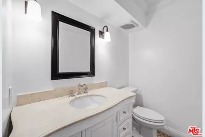 7560 Hollywood Blvd #303, Los Angeles, CA 90046 - Photo 27