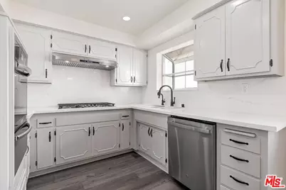 27127 Garza Dr, Saugus, CA 91350 - Photo 15