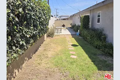 819 E 146th St, Compton, CA 90220 - Photo 11