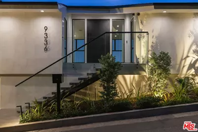 9336 Lloydcrest Dr, Beverly Hills, CA 90210 - Photo 13