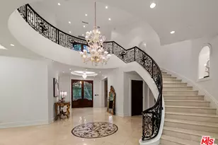1021 N Crescent Dr, Beverly Hills, CA 90210 - Photo 1