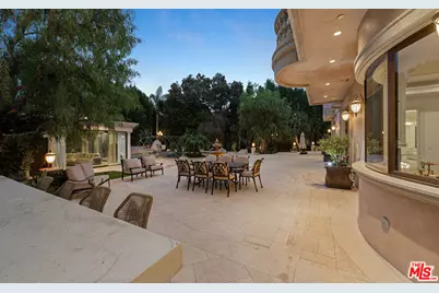 1021 N Crescent Dr, Beverly Hills, CA 90210 - Photo 39