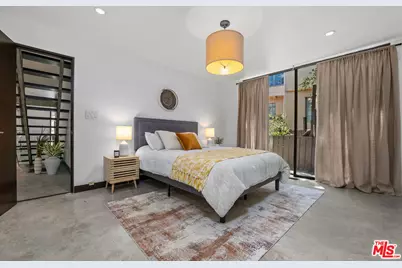 8867 Hollywood Hills Rd, Los Angeles, CA 90046 - Photo 21