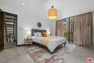 8867 Hollywood Hills Rd, Los Angeles, CA 90046 - Photo 21