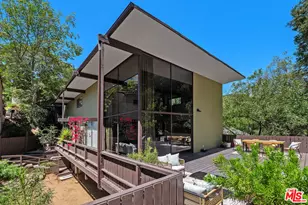 8867 Hollywood Hills Rd, Los Angeles, CA 90046 - Photo 35
