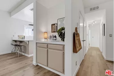 11818 Courtleigh Dr #104, Los Angeles, CA 90066 - Photo 13