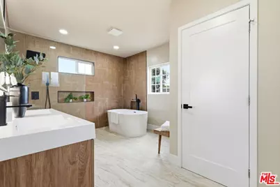6015 Keniston Ave, Los Angeles, CA 90043 - Photo 21