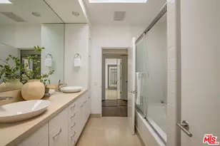 2311 Ocean Front Walk, Venice, CA 90291 - Photo 29