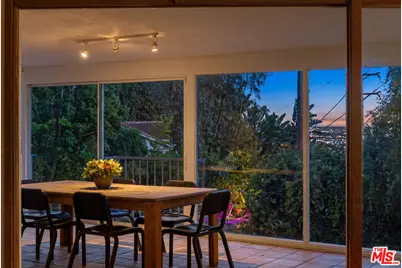 8494 Carlton Way, Los Angeles, CA 90069 - Photo 17