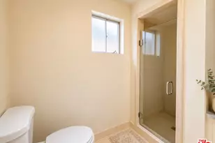 13523 Hartland St, Los Angeles, CA 91405 - Photo 29